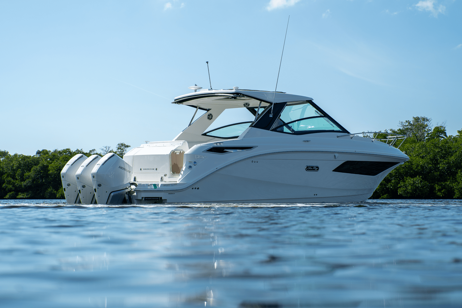 Slide: The Image of Sea Ray Sundancer 320 Outboard 2025 - 2