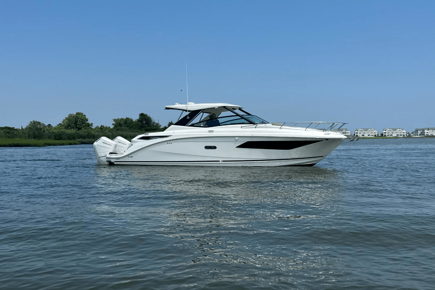 Slide: The Image of Sea Ray Sundancer 320 Outboard 2025 - 2
