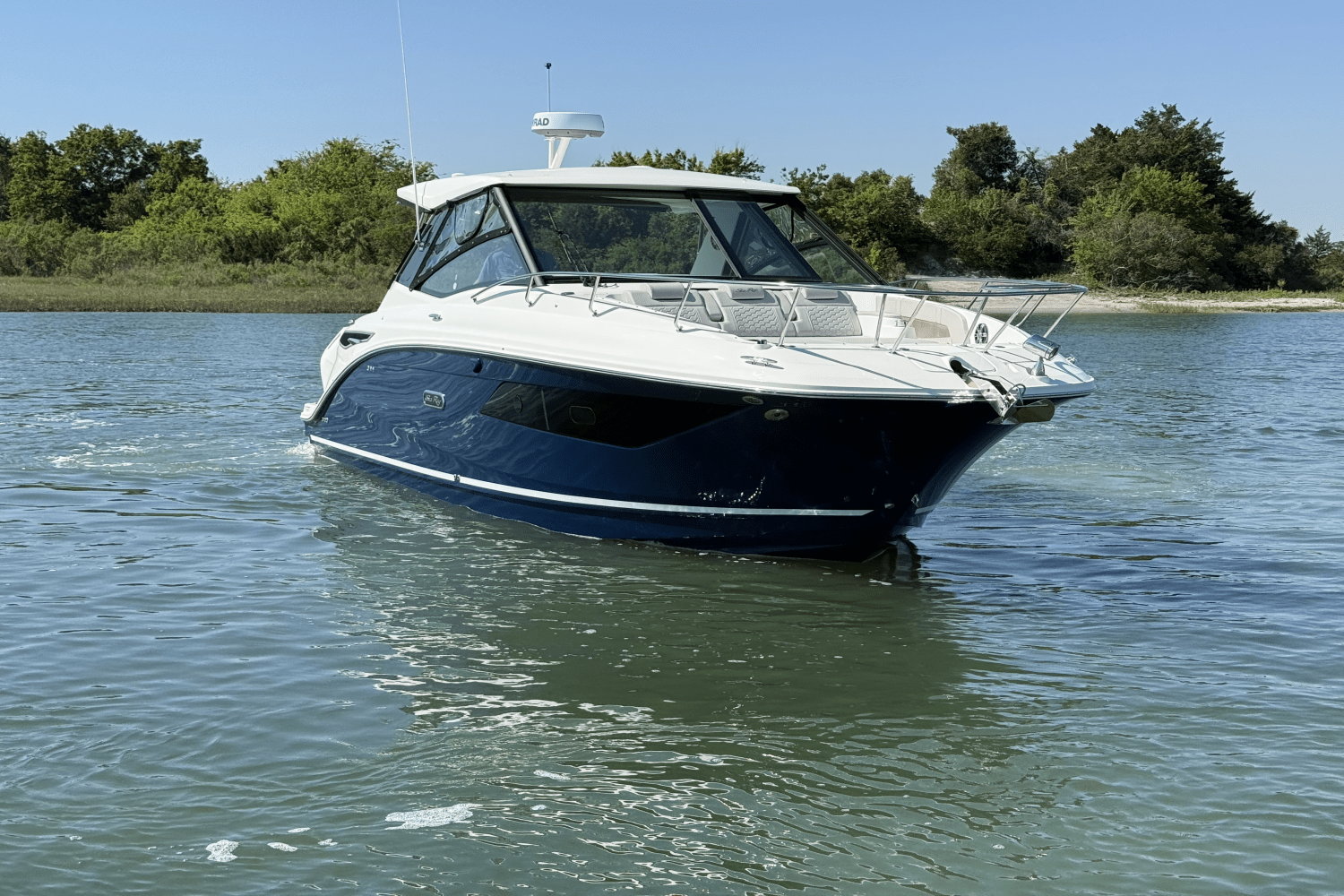 Slide: The Image of Sea Ray Sundancer 320 Outboard 2025 - 2