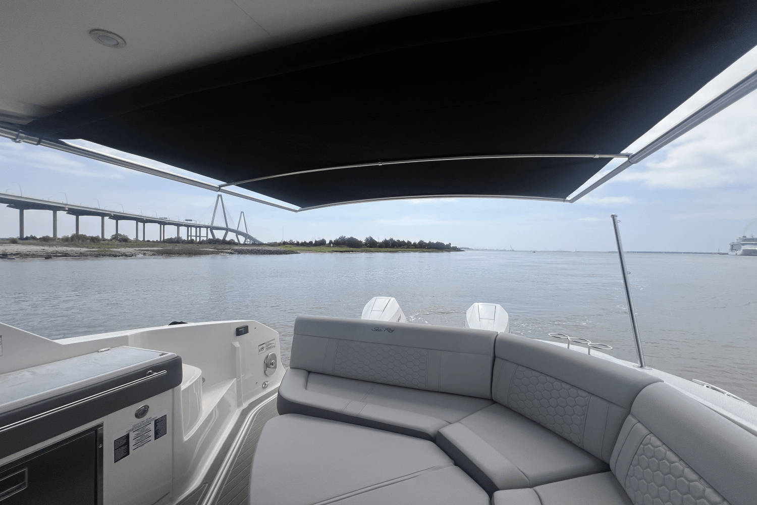 Slide: The Image of Sea Ray Sundancer 320 Outboard 2025 - 20