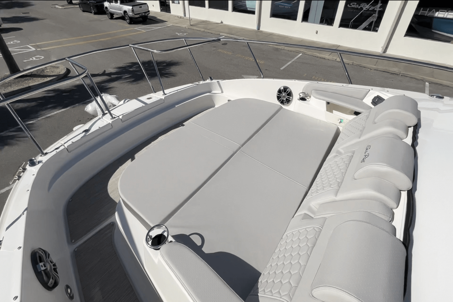 Slide: The Image of Sea Ray Sundancer 320 Outboard 2025 - 21