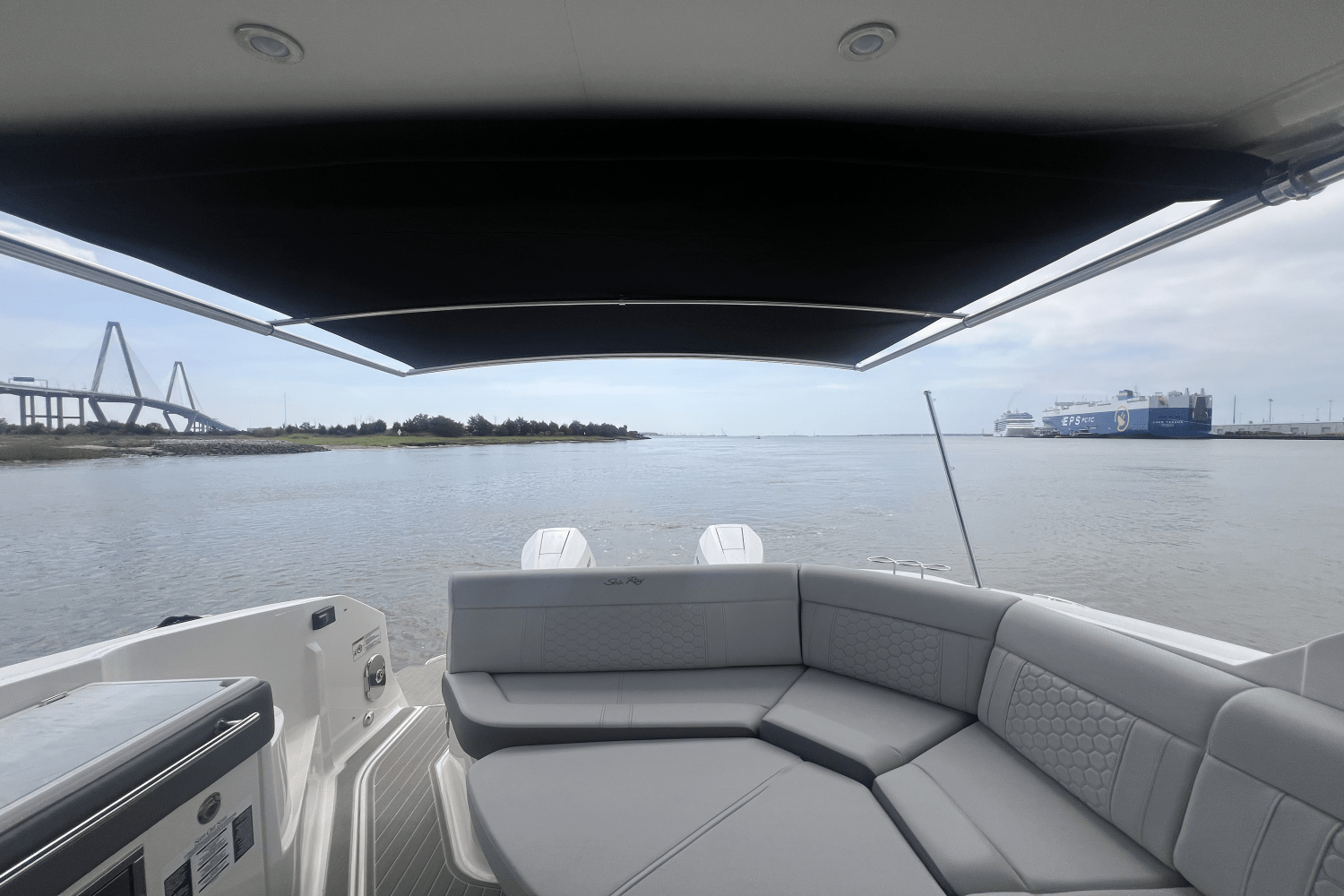 Slide: The Image of Sea Ray Sundancer 320 Outboard 2025 - 21
