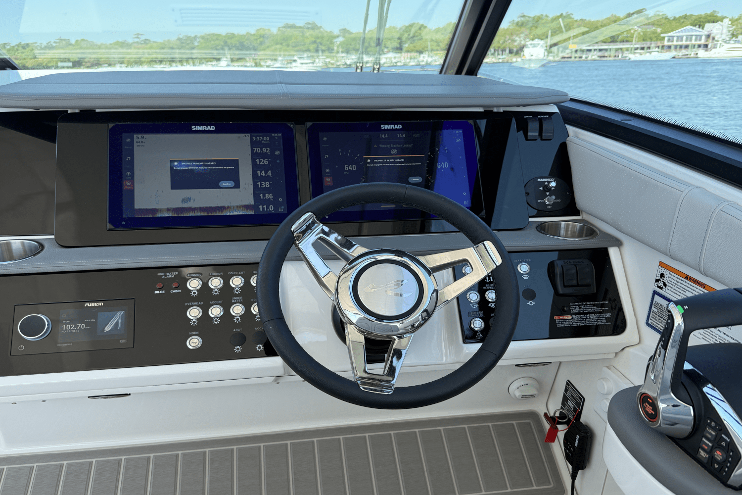 Slide: The Image of Sea Ray Sundancer 320 Outboard 2025 - 21