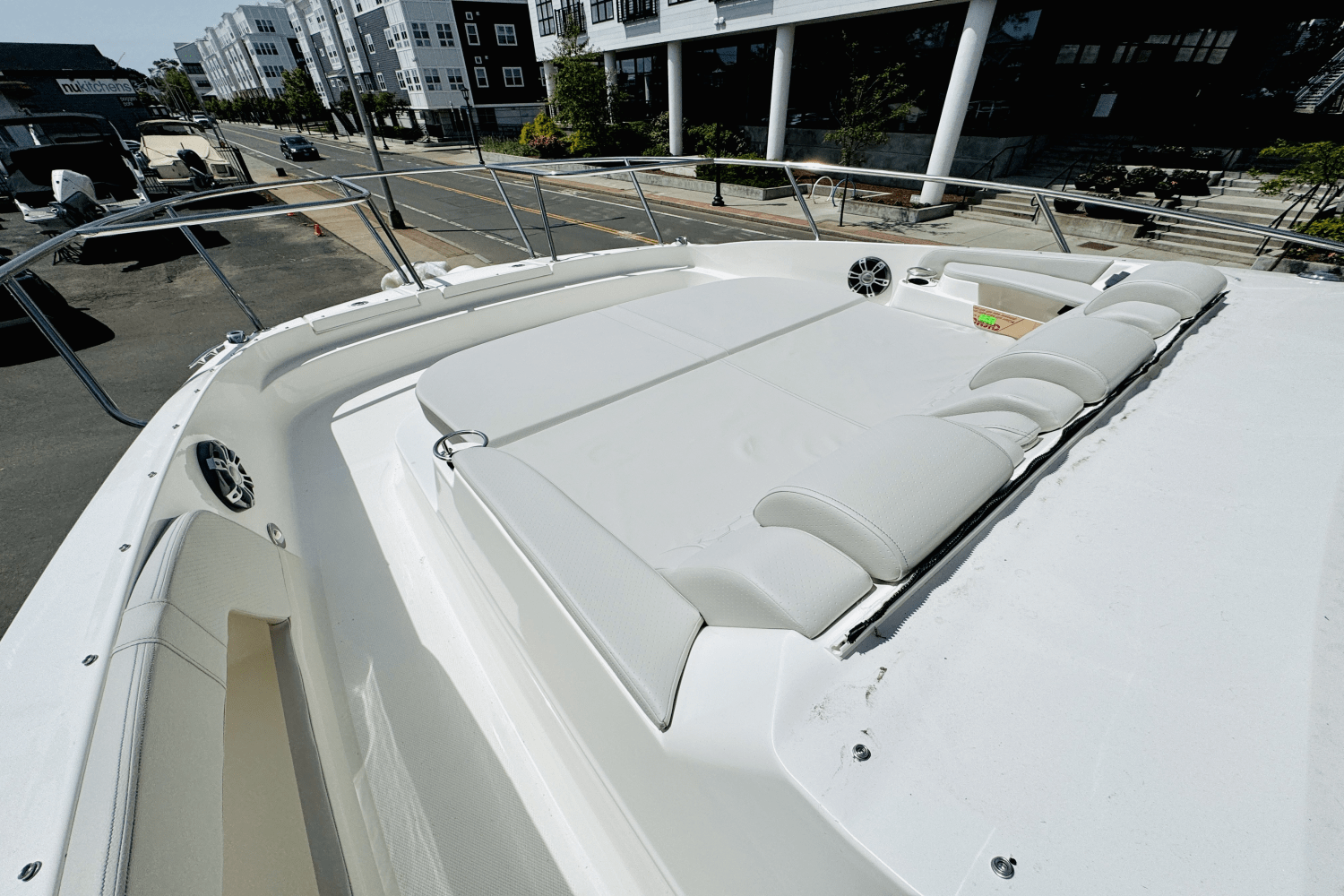 Slide: The Image of Sea Ray Sundancer 320 Outboard 2025 - 22
