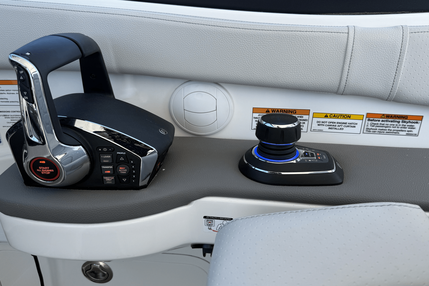 Slide: The Image of Sea Ray Sundancer 320 Outboard 2025 - 22