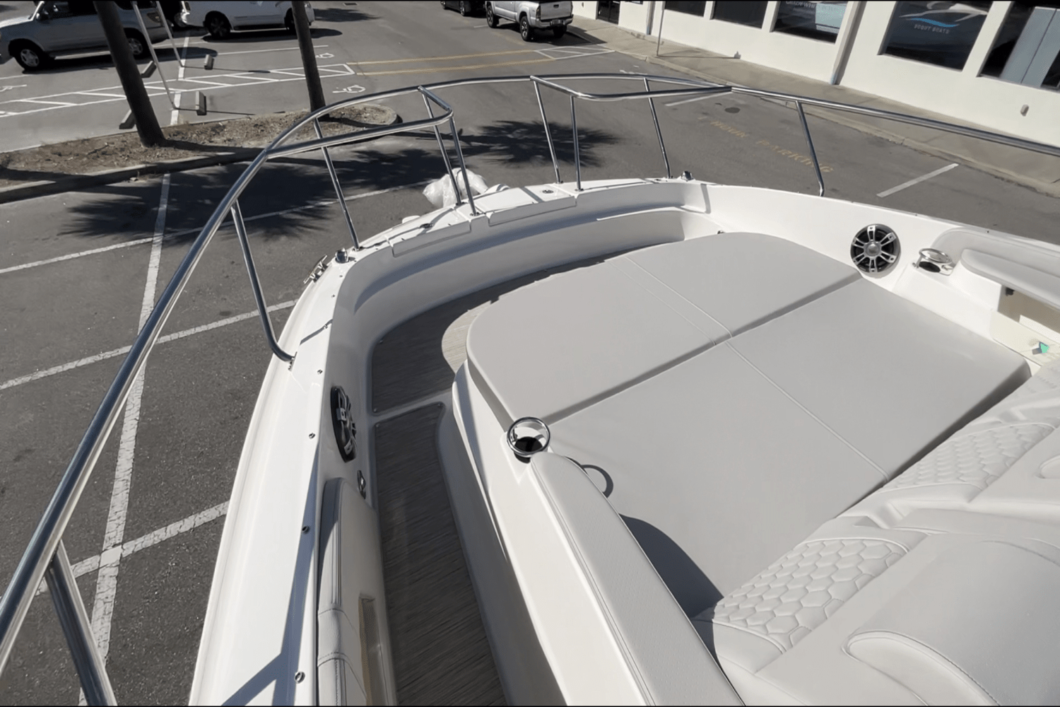 Slide: The Image of Sea Ray Sundancer 320 Outboard 2025 - 23