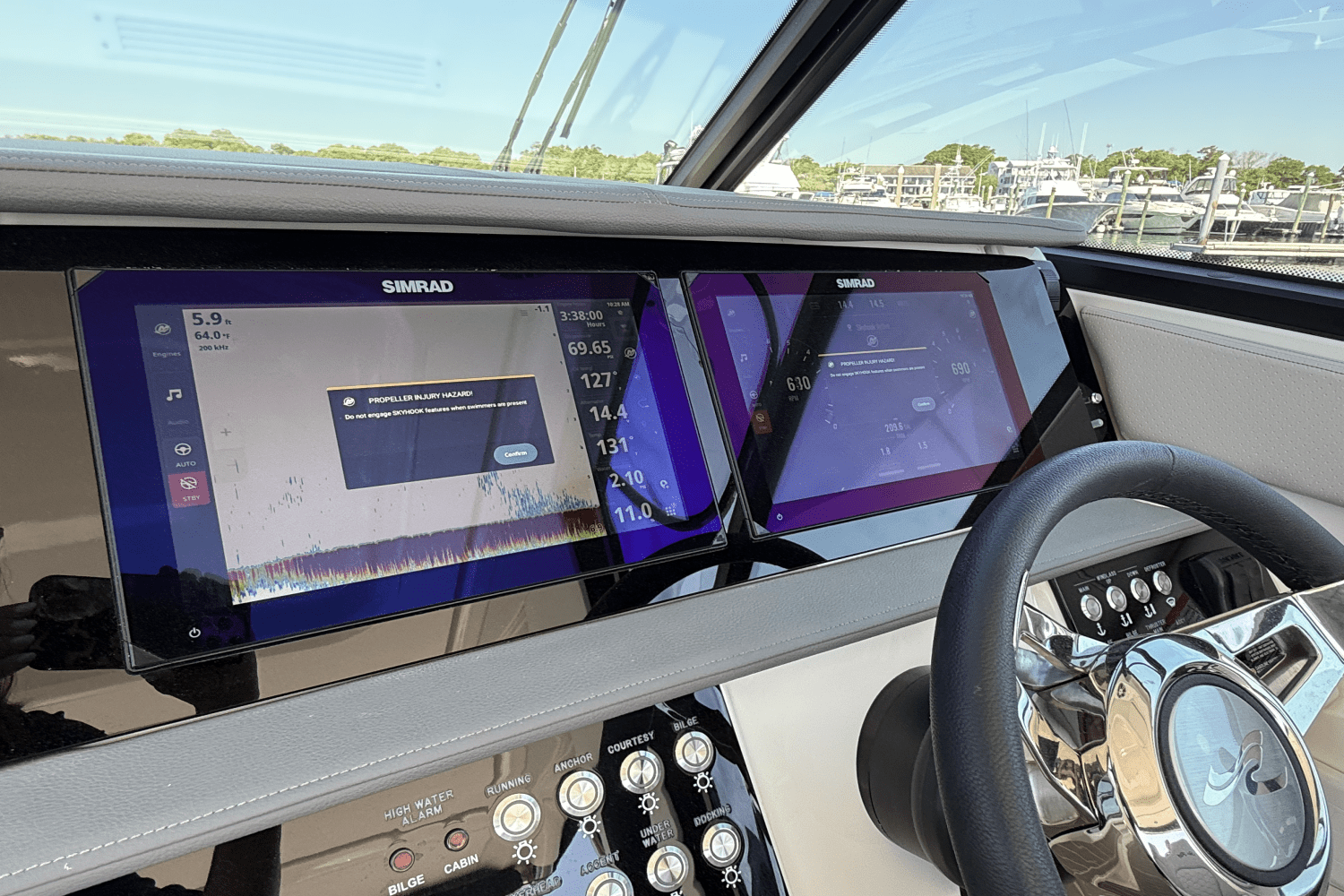 Slide: The Image of Sea Ray Sundancer 320 Outboard 2025 - 23