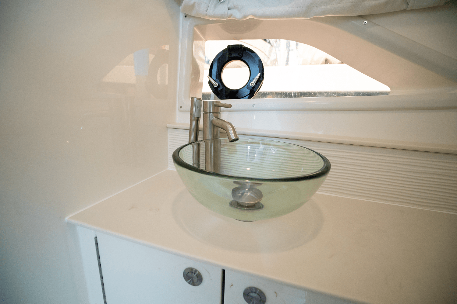 Slide: The Image of Sea Ray Sundancer 320 Outboard 2025 - 24