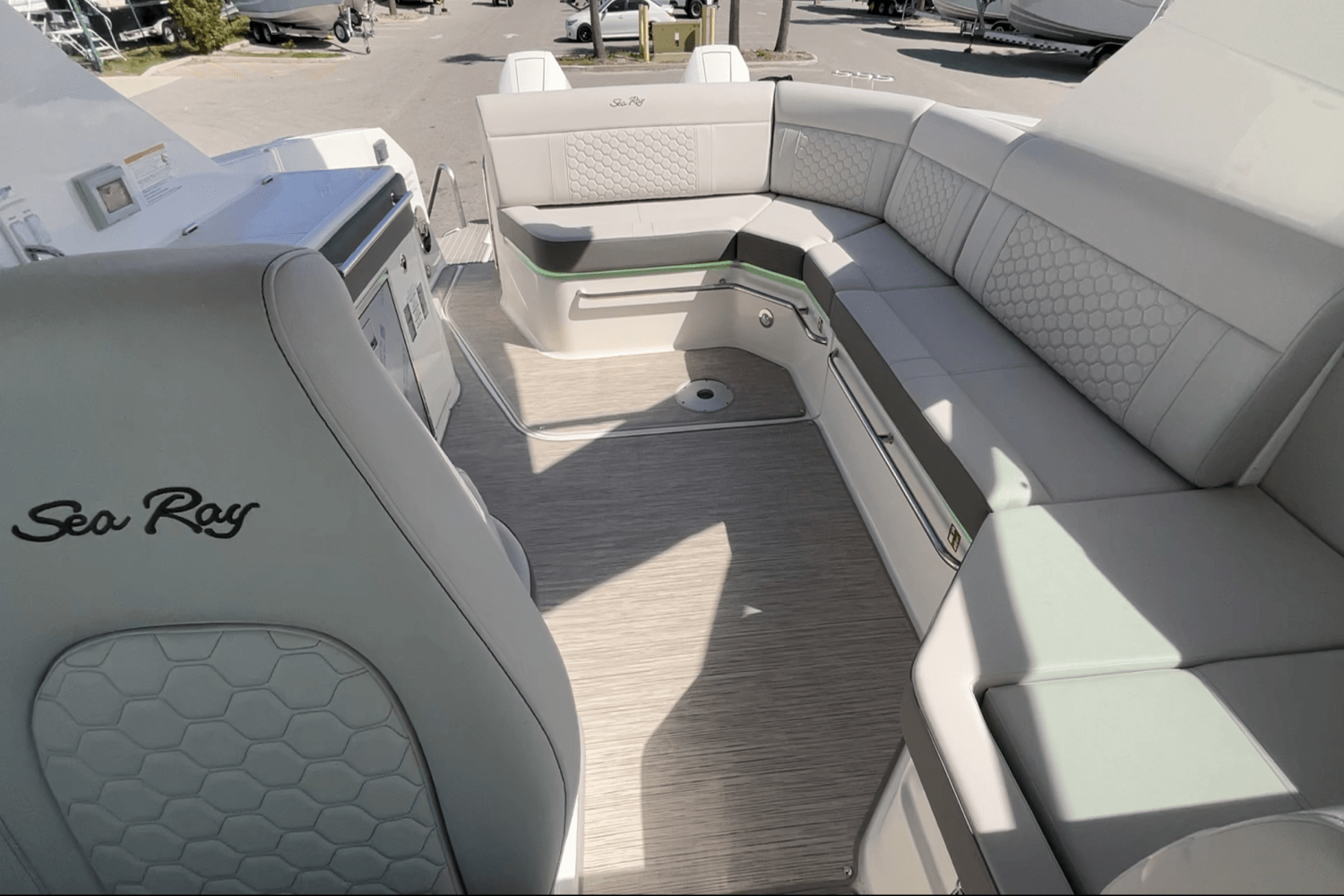 Slide: The Image of Sea Ray Sundancer 320 Outboard 2025 - 25