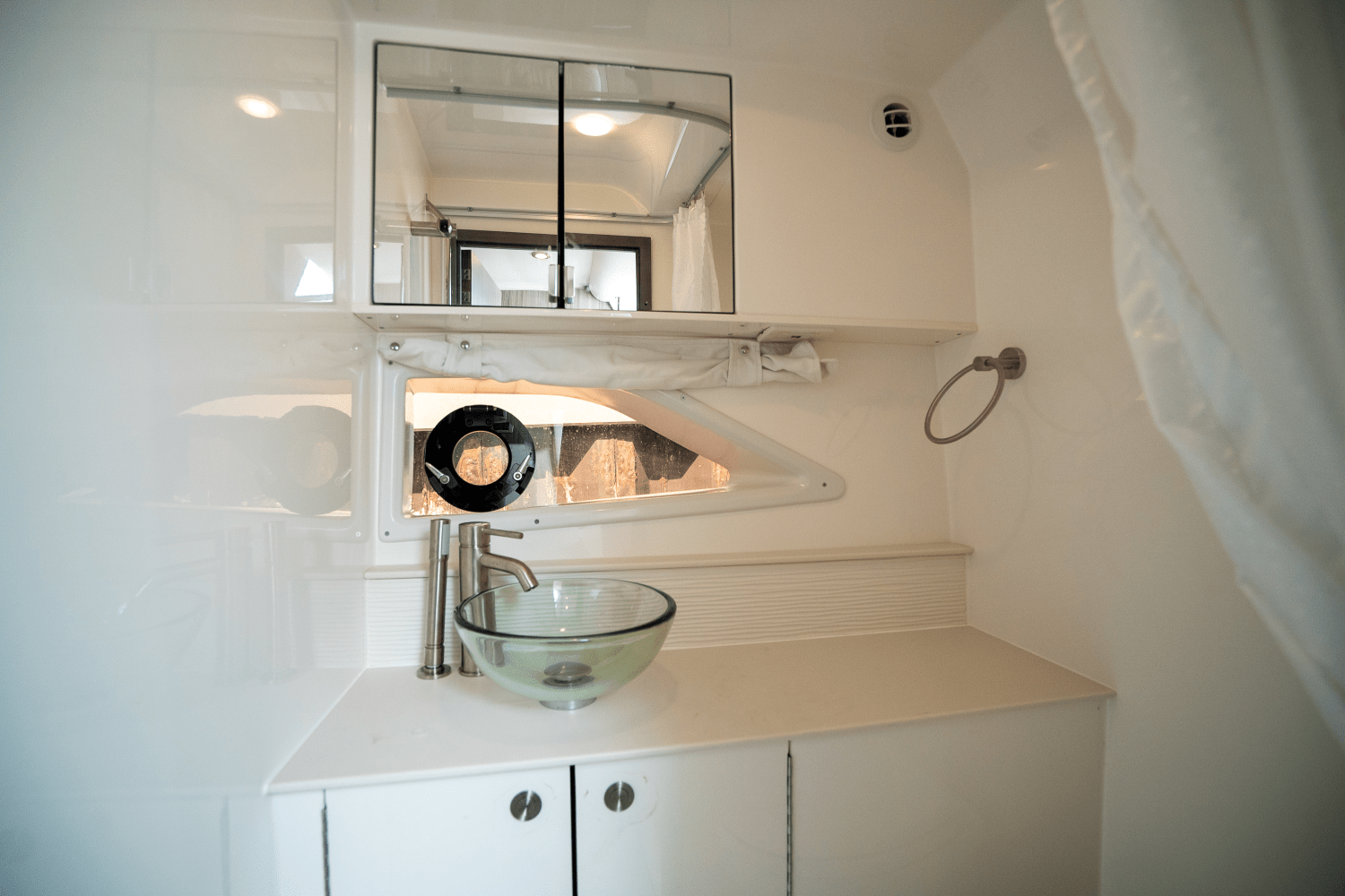 Slide: The Image of Sea Ray Sundancer 320 Outboard 2025 - 25