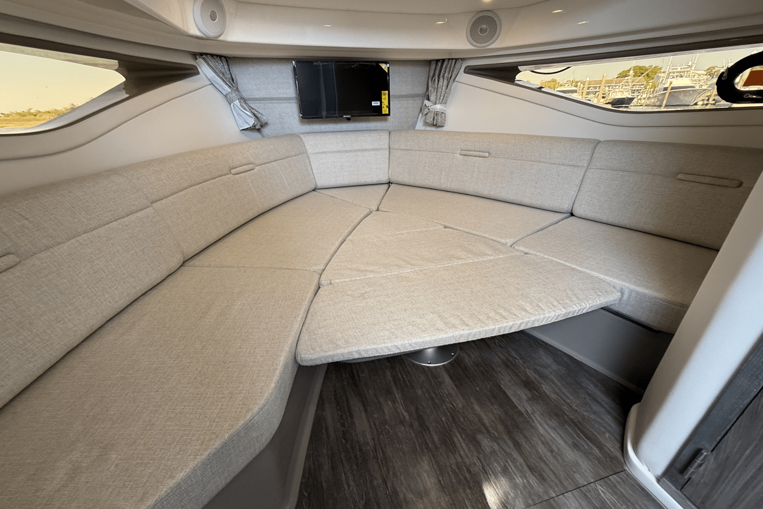 Slide: The Image of Sea Ray Sundancer 320 Outboard 2025 - 25