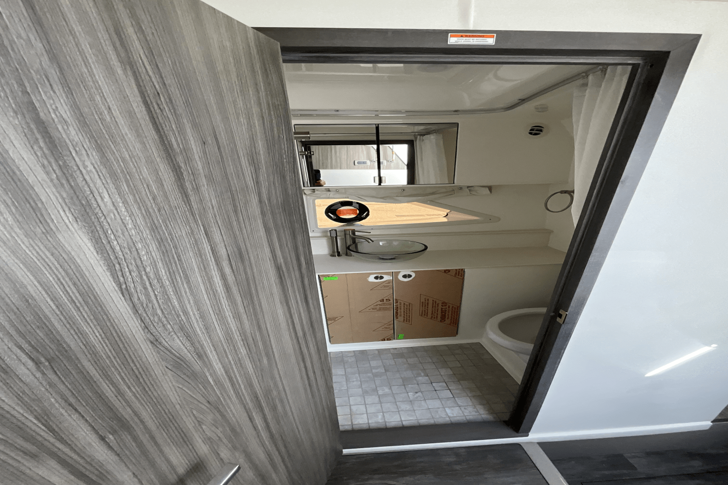 Slide: The Image of Sea Ray Sundancer 320 Outboard 2025 - 26