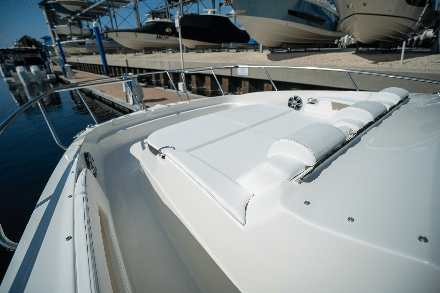 Slide: The Image of Sea Ray Sundancer 320 Outboard 2025 - 26