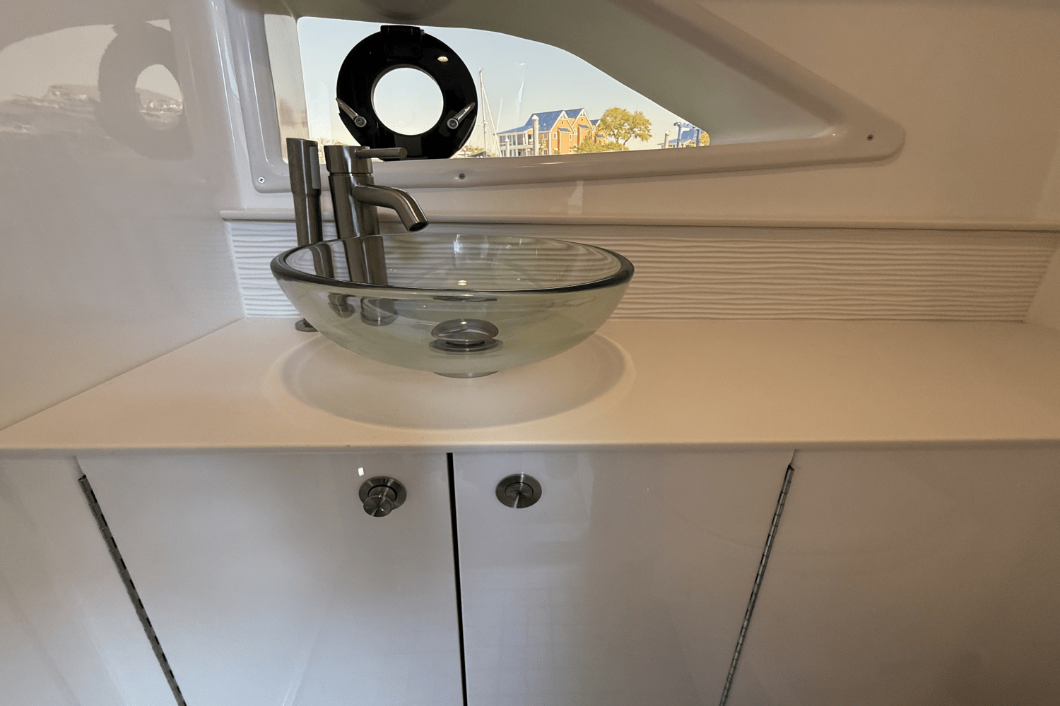 Slide: The Image of Sea Ray Sundancer 320 Outboard 2025 - 26