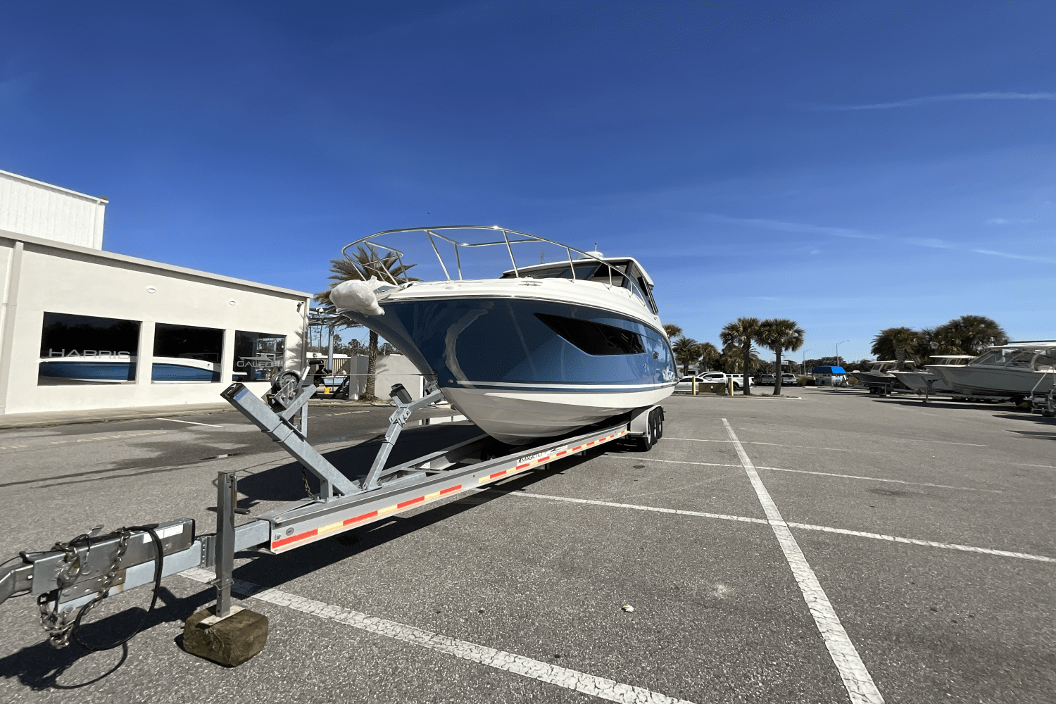 Slide: The Image of Sea Ray Sundancer 320 Outboard 2025 - 29