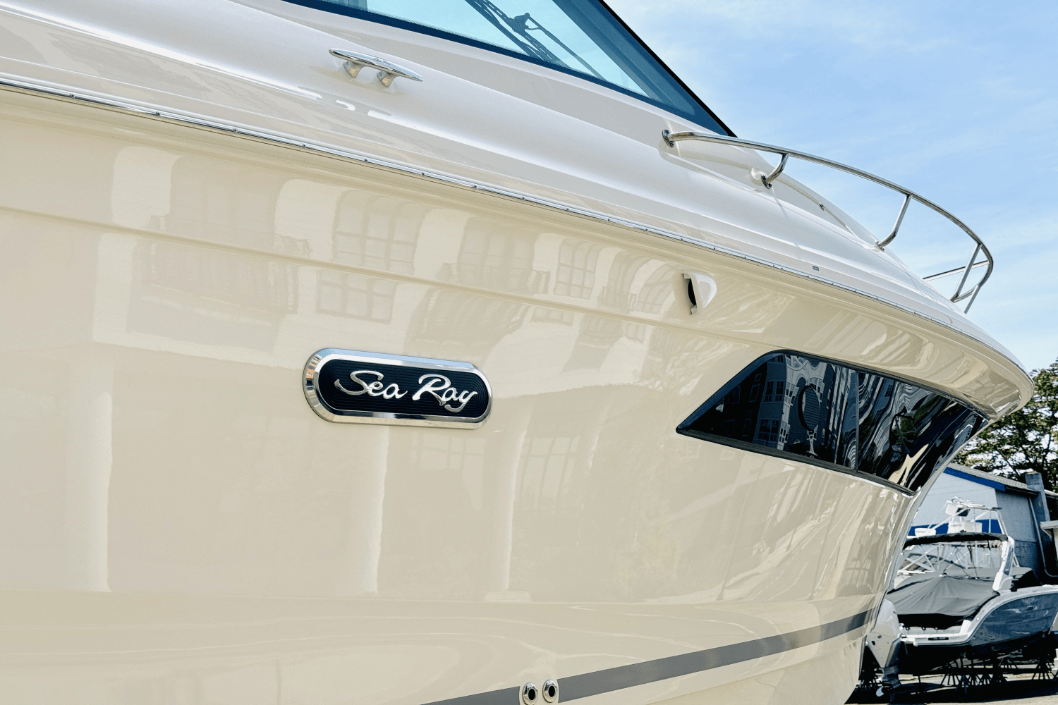 Slide: The Image of Sea Ray Sundancer 320 Outboard 2025 - 3
