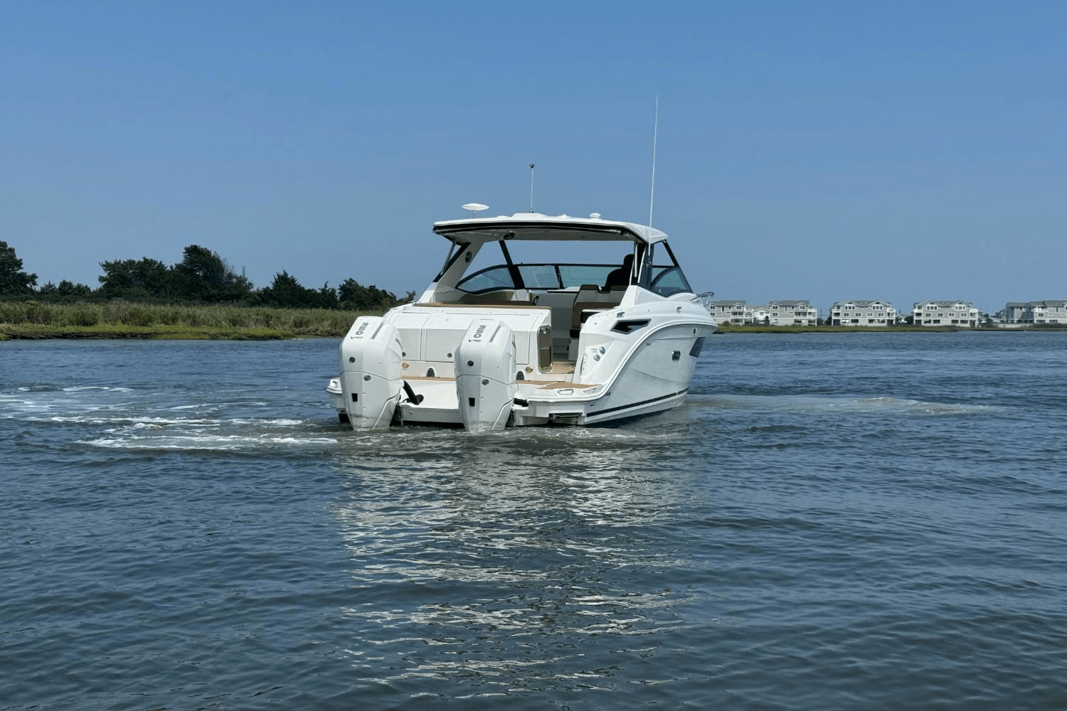Slide: The Image of Sea Ray Sundancer 320 Outboard 2025 - 3