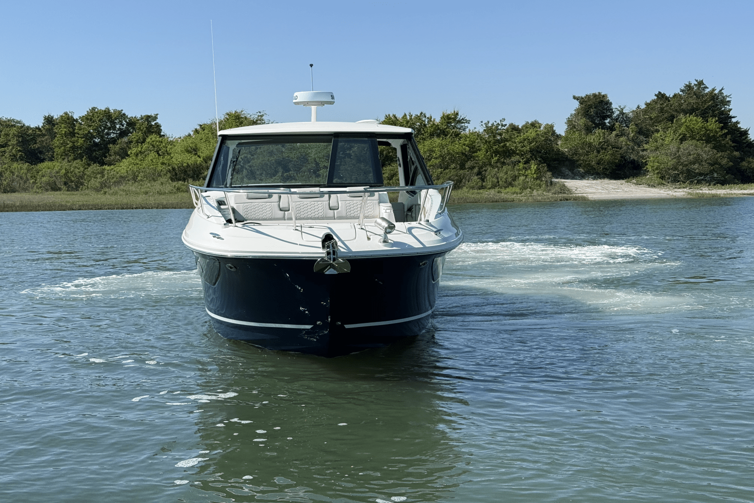 Slide: The Image of Sea Ray Sundancer 320 Outboard 2025 - 3