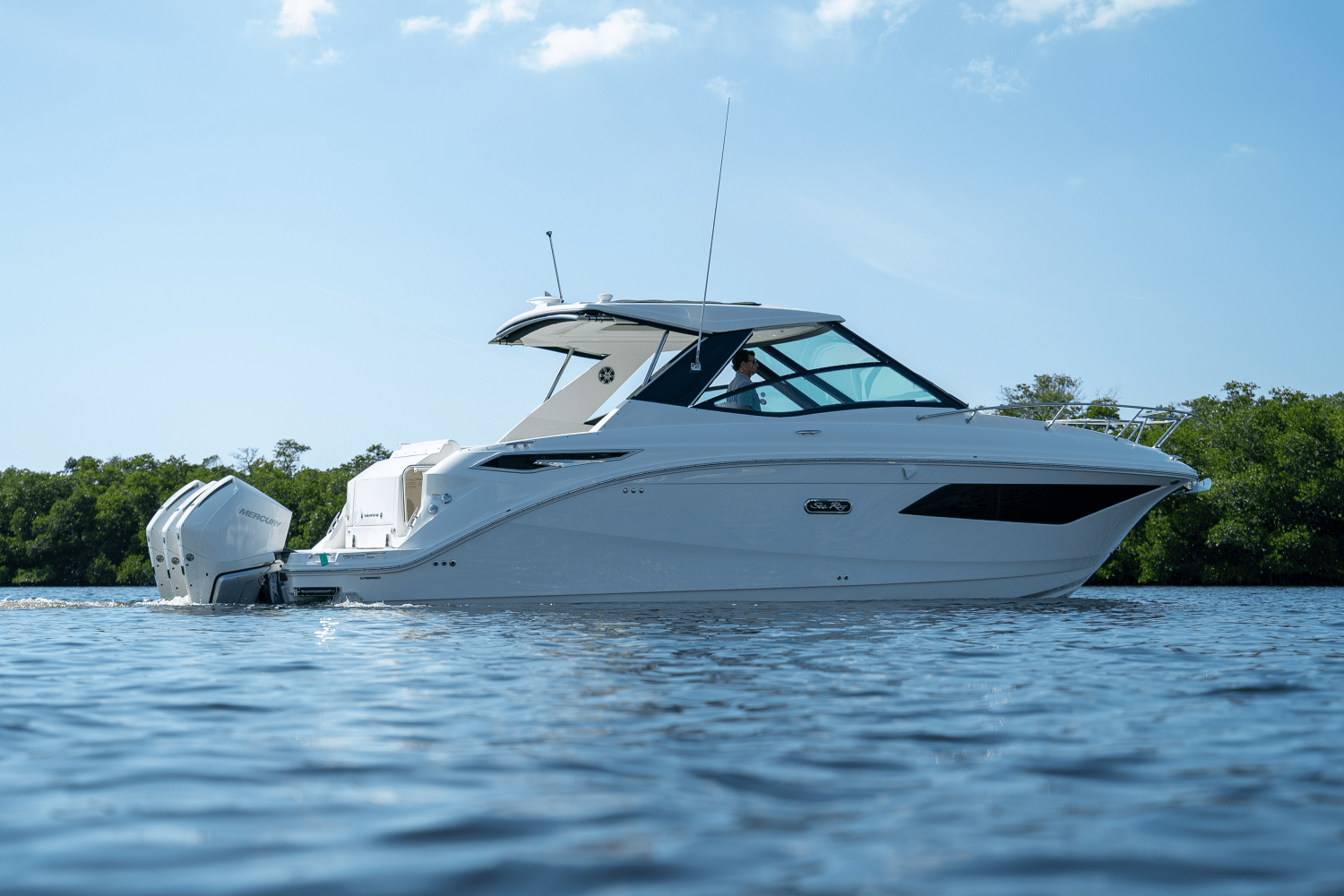 Slide: The Image of Sea Ray Sundancer 320 Outboard 2025 - 30