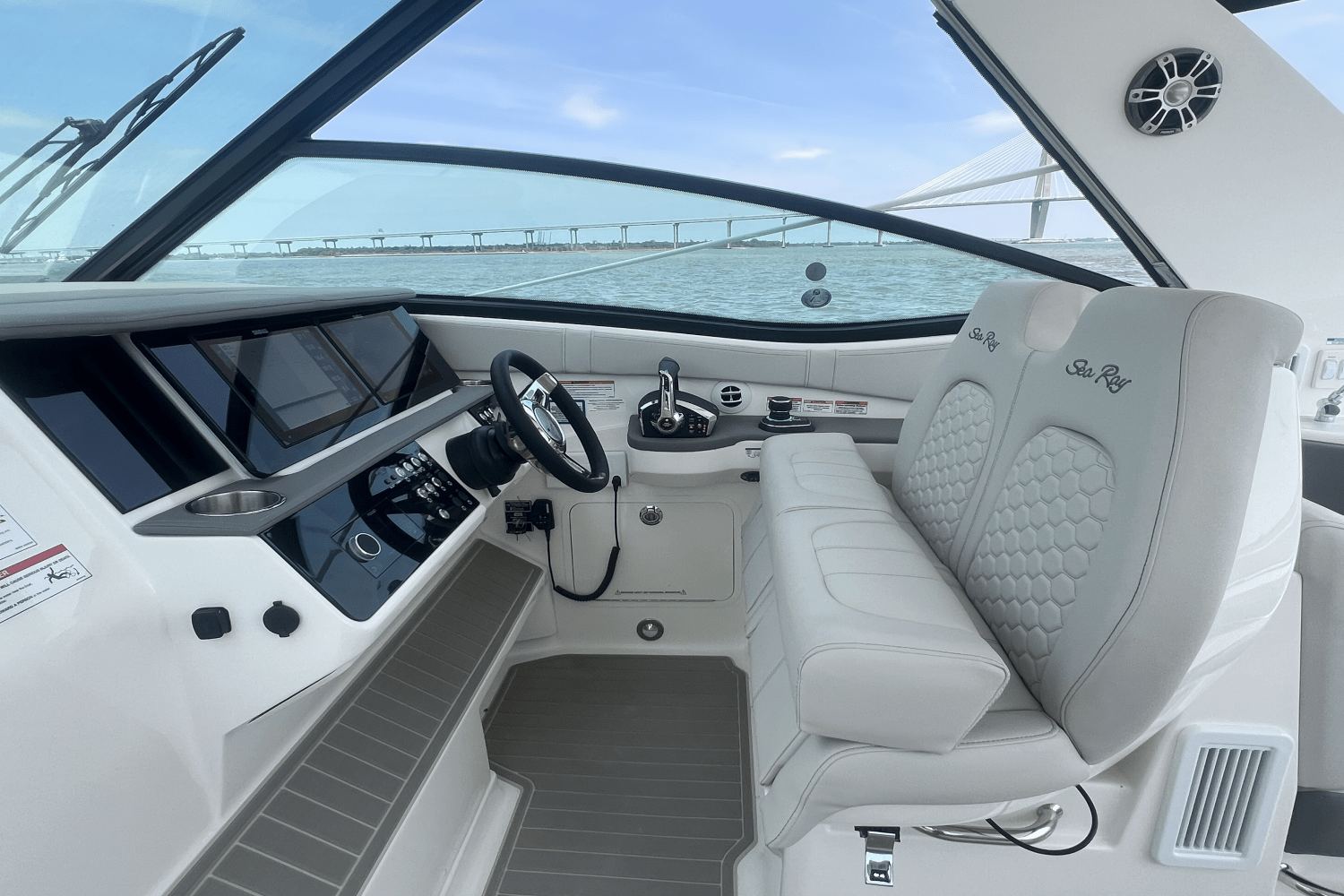 Slide: The Image of Sea Ray Sundancer 320 Outboard 2025 - 30