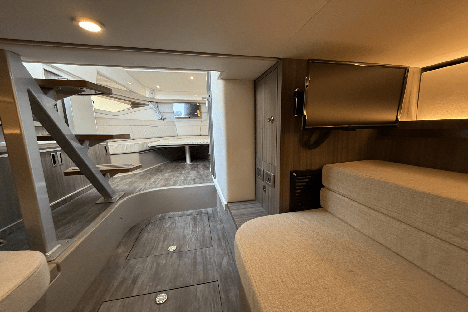 Slide: The Image of Sea Ray Sundancer 320 Outboard 2025 - 30