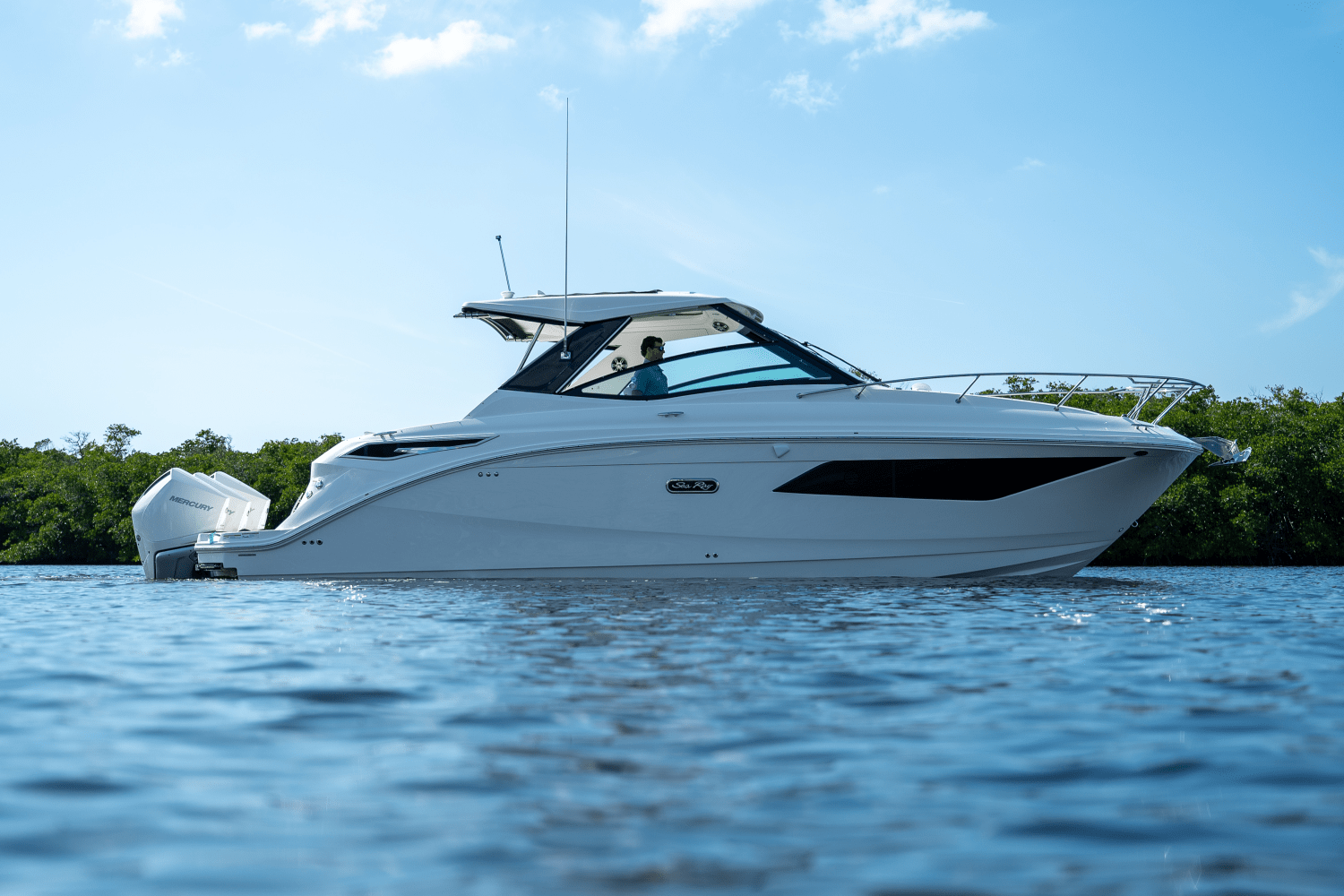 Slide: The Image of Sea Ray Sundancer 320 Outboard 2025 - 31