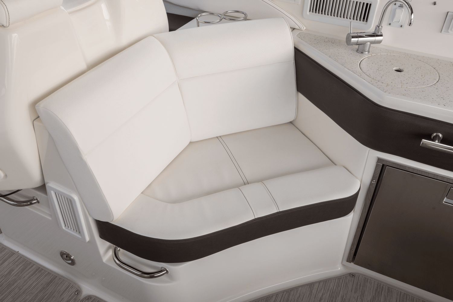 Slide: The Image of Sea Ray Sundancer 320 Outboard 2025 - 33