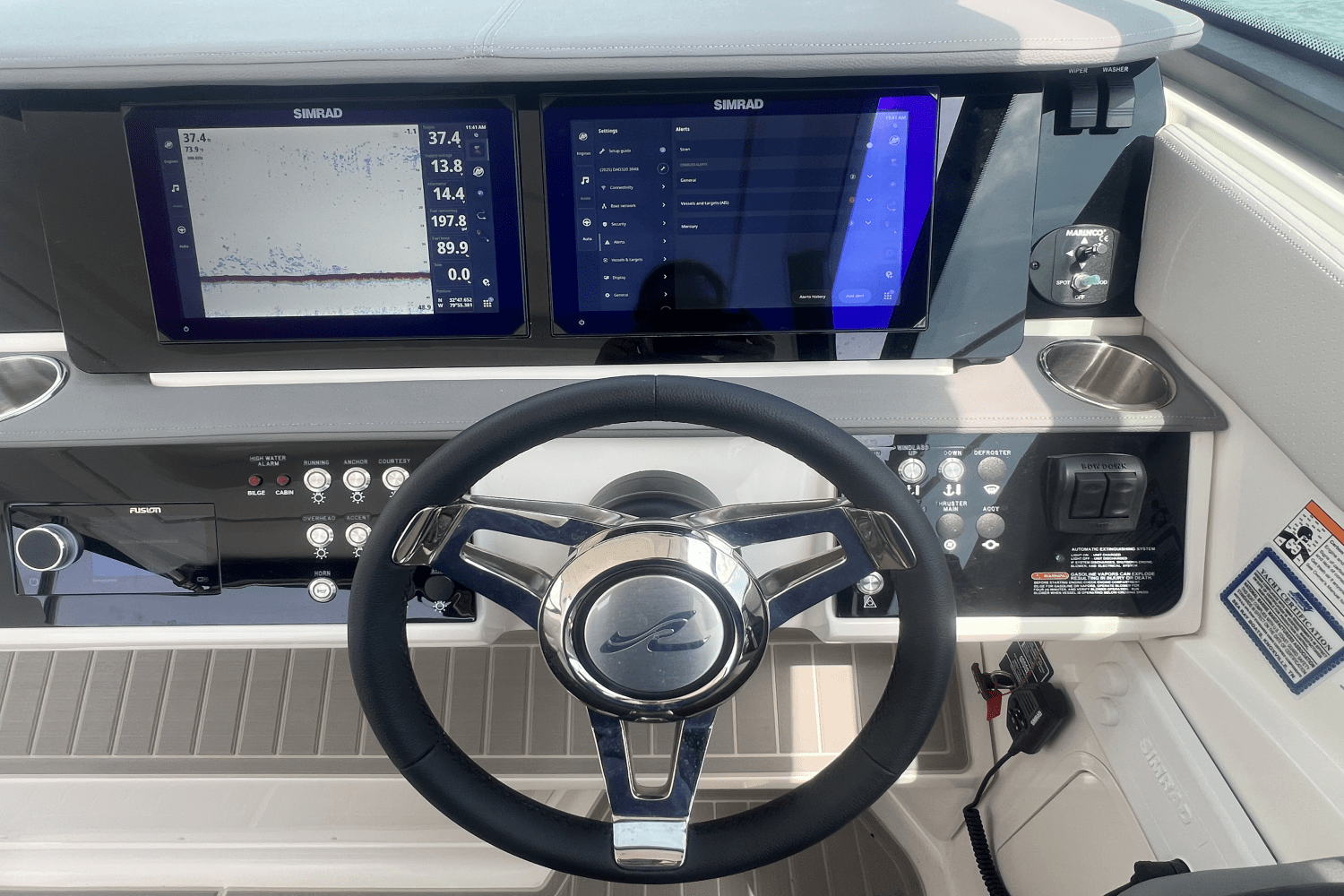 Slide: The Image of Sea Ray Sundancer 320 Outboard 2025 - 33