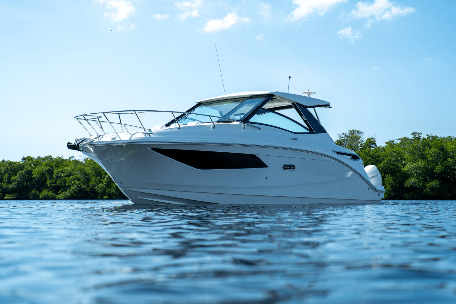 Slide: The Image of Sea Ray Sundancer 320 Outboard 2025 - 34