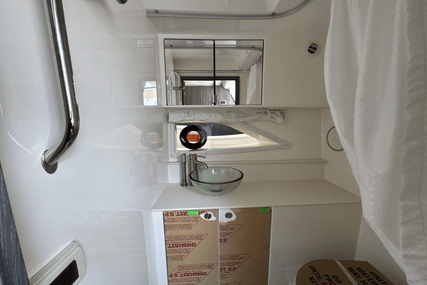 Slide: The Image of Sea Ray Sundancer 320 Outboard 2025 - 34