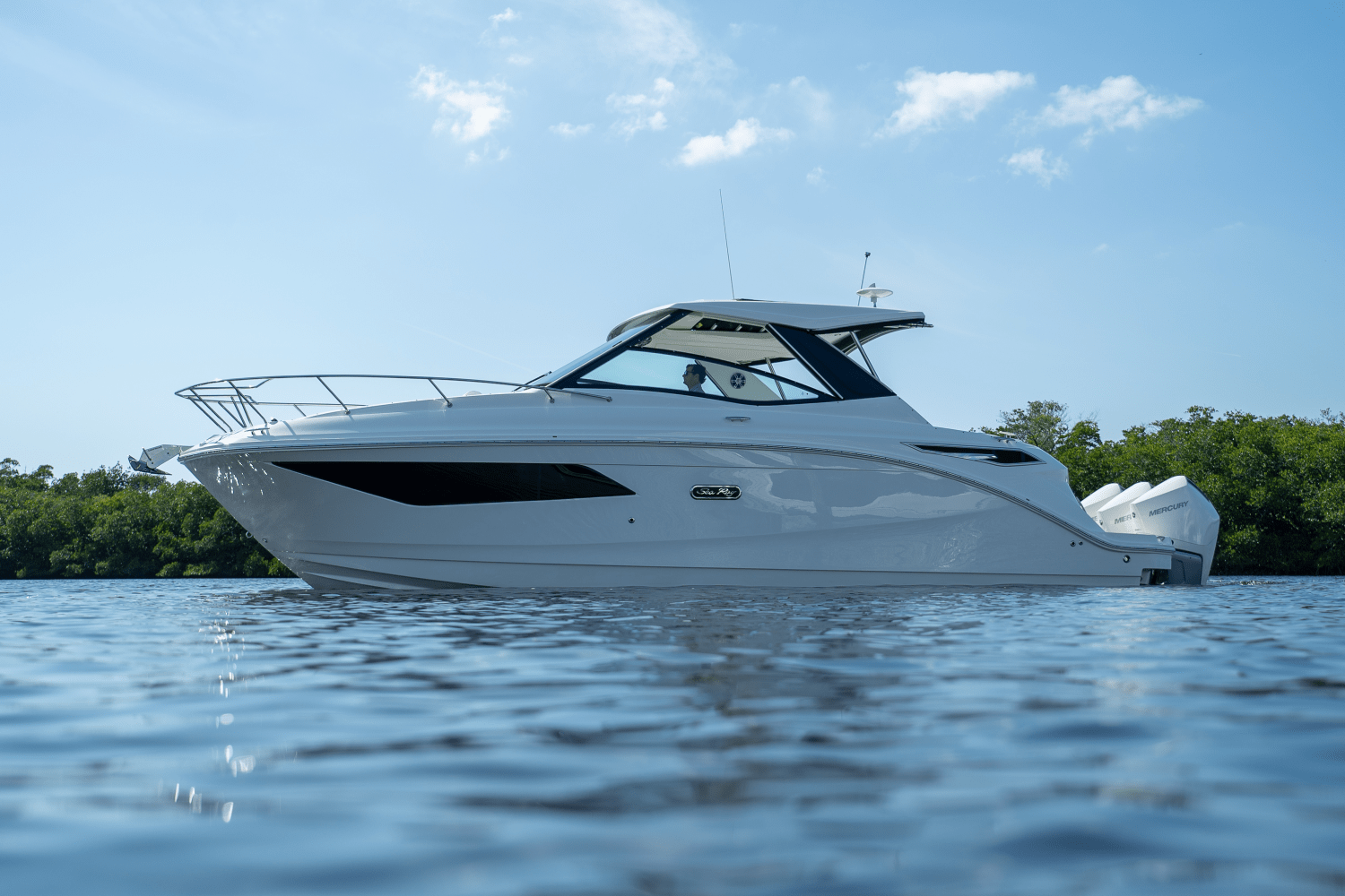 Slide: The Image of Sea Ray Sundancer 320 Outboard 2025 - 35