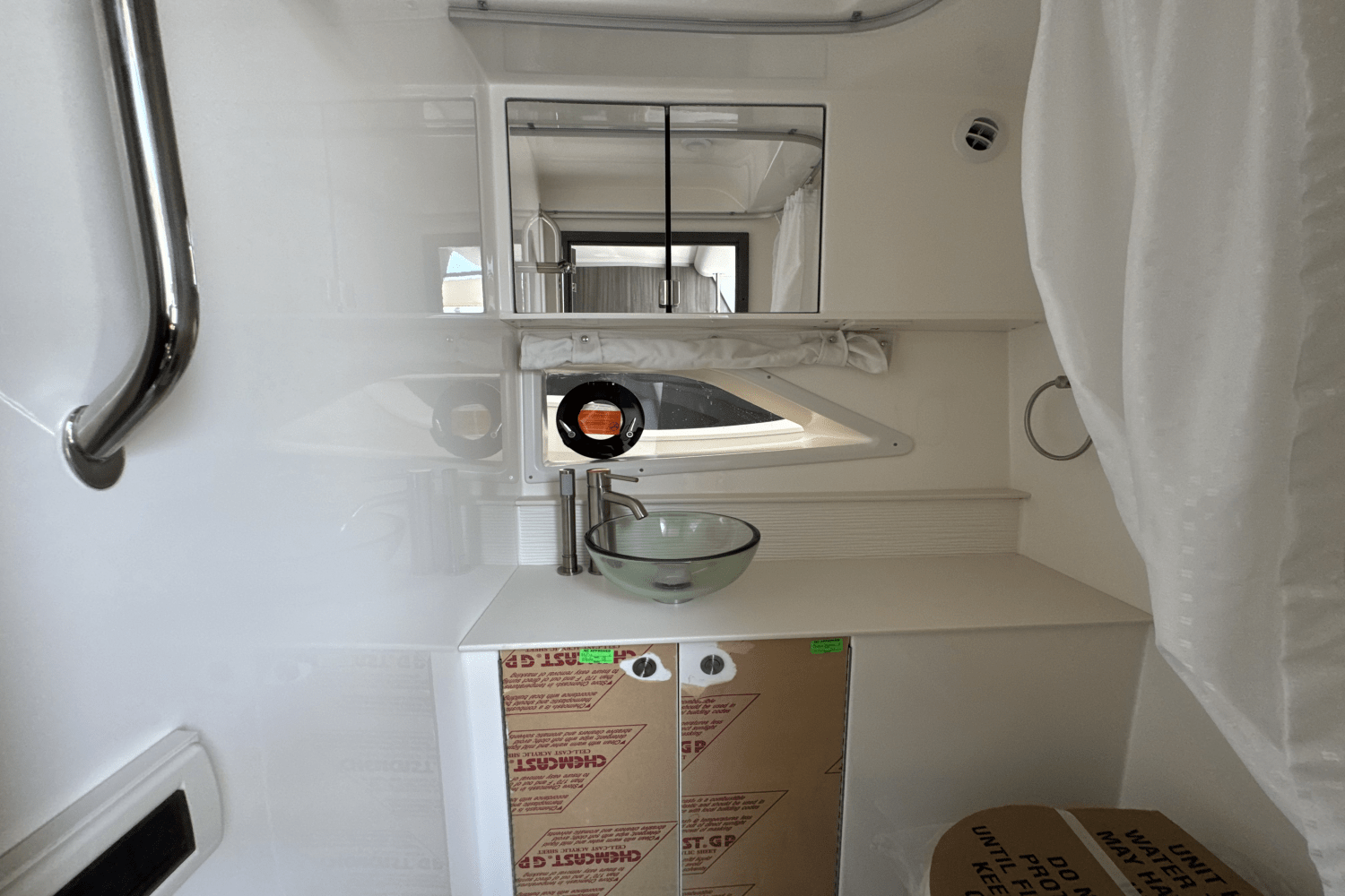 Slide: The Image of Sea Ray Sundancer 320 Outboard 2025 - 35