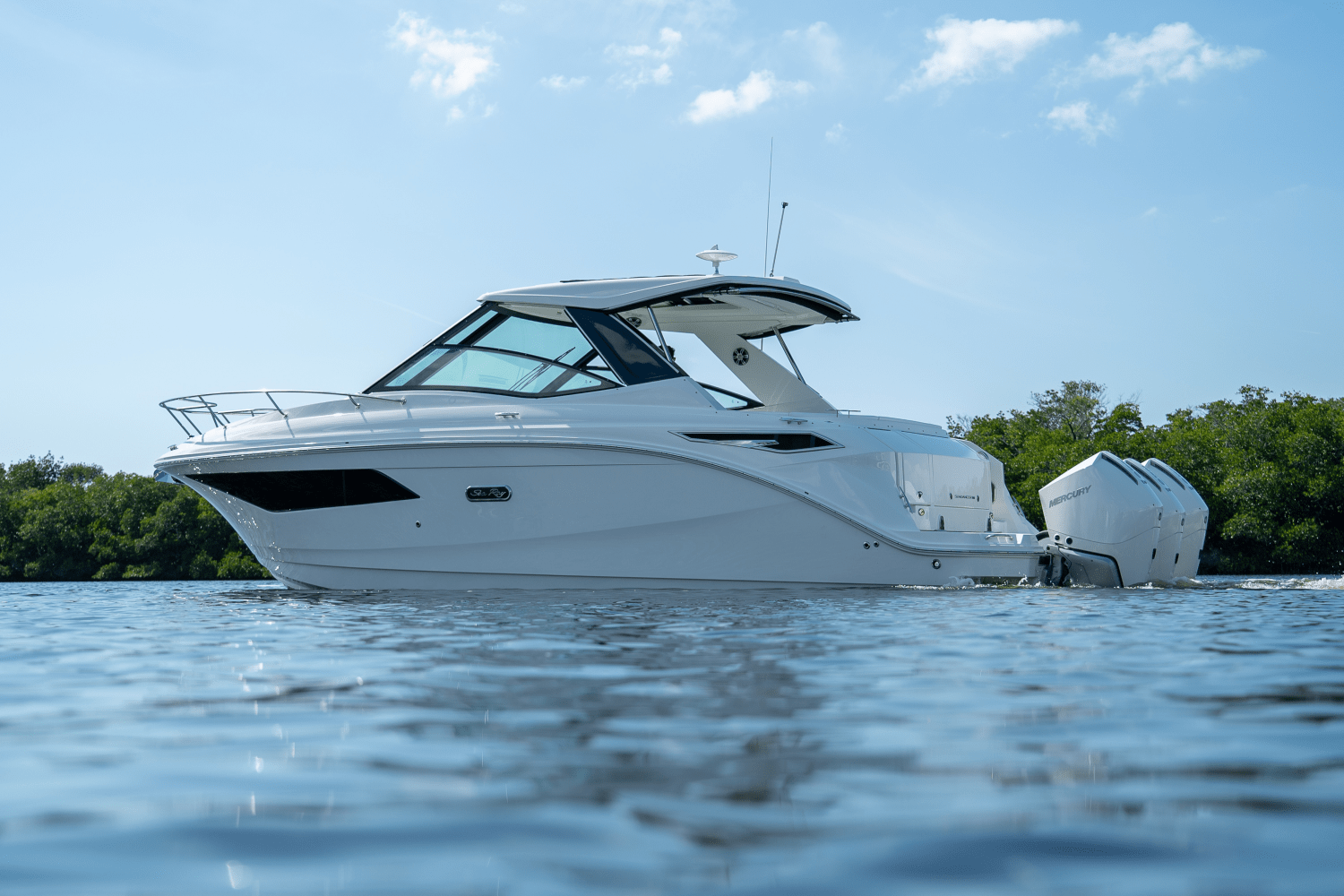 Slide: The Image of Sea Ray Sundancer 320 Outboard 2025 - 36
