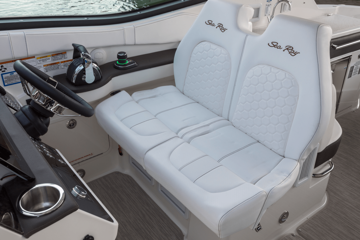 Slide: The Image of Sea Ray Sundancer 320 Outboard 2025 - 37