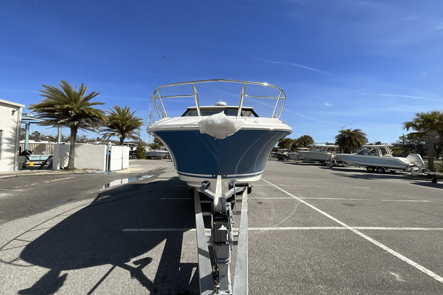 Slide: The Image of Sea Ray Sundancer 320 Outboard 2025 - 38