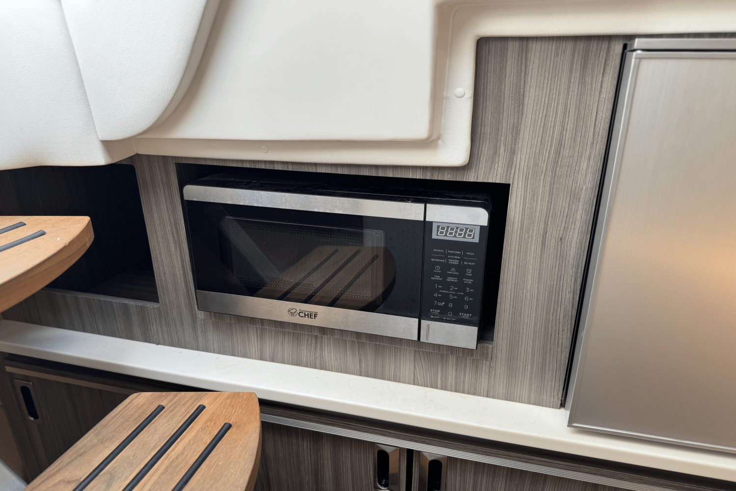 Slide: The Image of Sea Ray Sundancer 320 Outboard 2025 - 39
