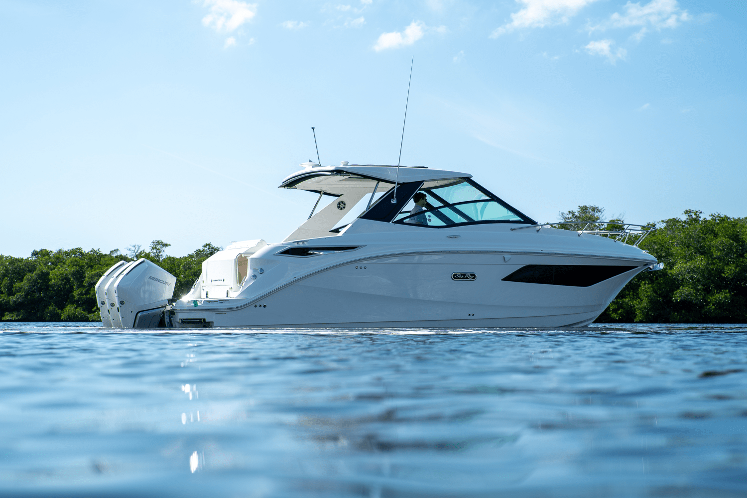 Slide: The Image of Sea Ray Sundancer 320 Outboard 2025 - 39