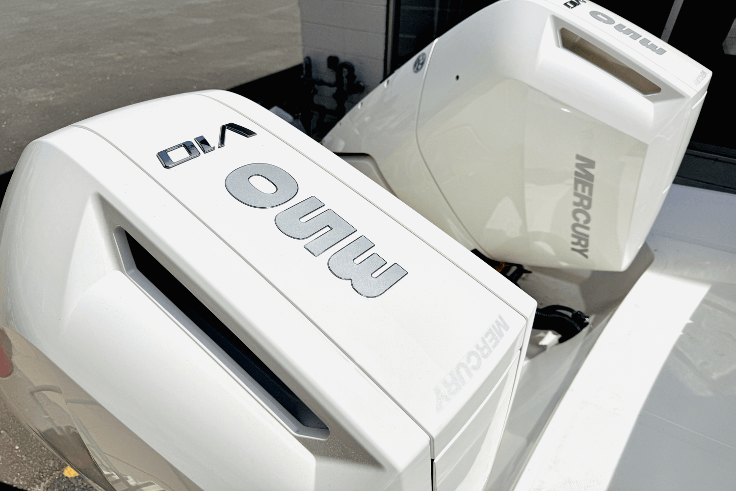 Slide: The Image of Sea Ray Sundancer 320 Outboard 2025 - 4