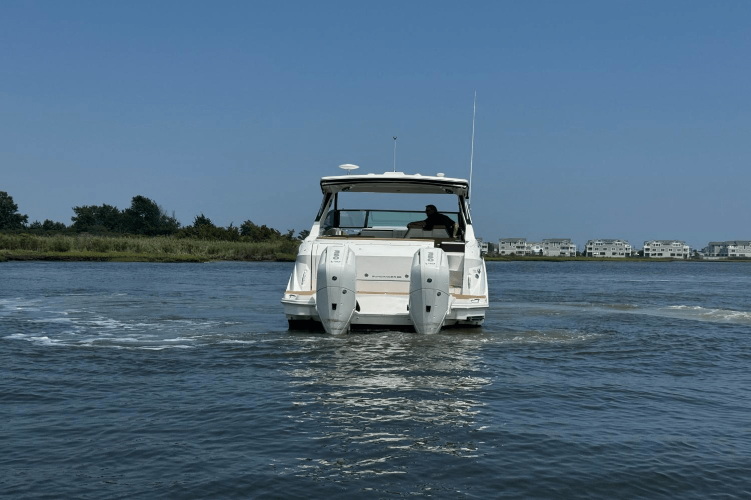 Slide: The Image of Sea Ray Sundancer 320 Outboard 2025 - 4