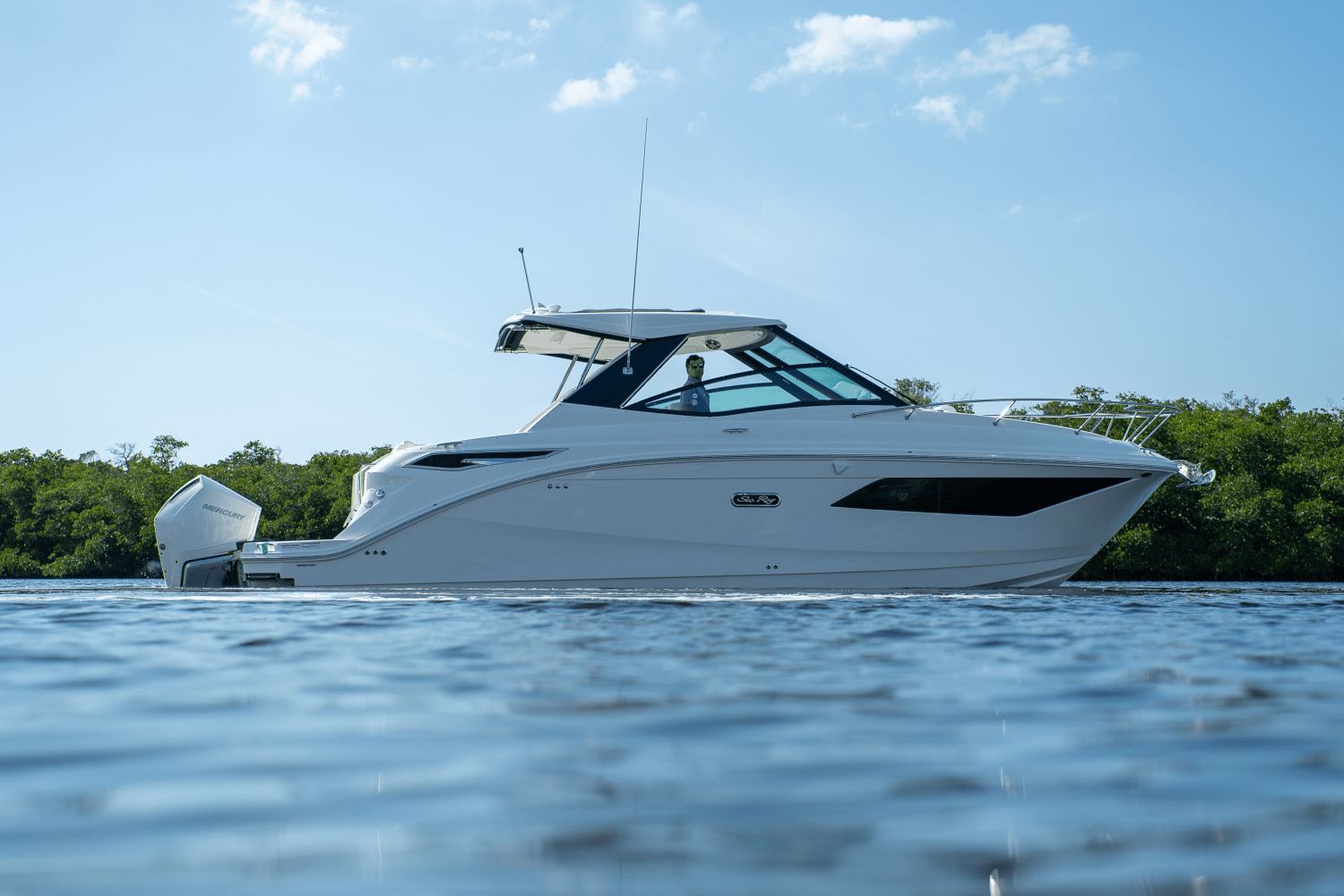 Slide: The Image of Sea Ray Sundancer 320 Outboard 2025 - 40