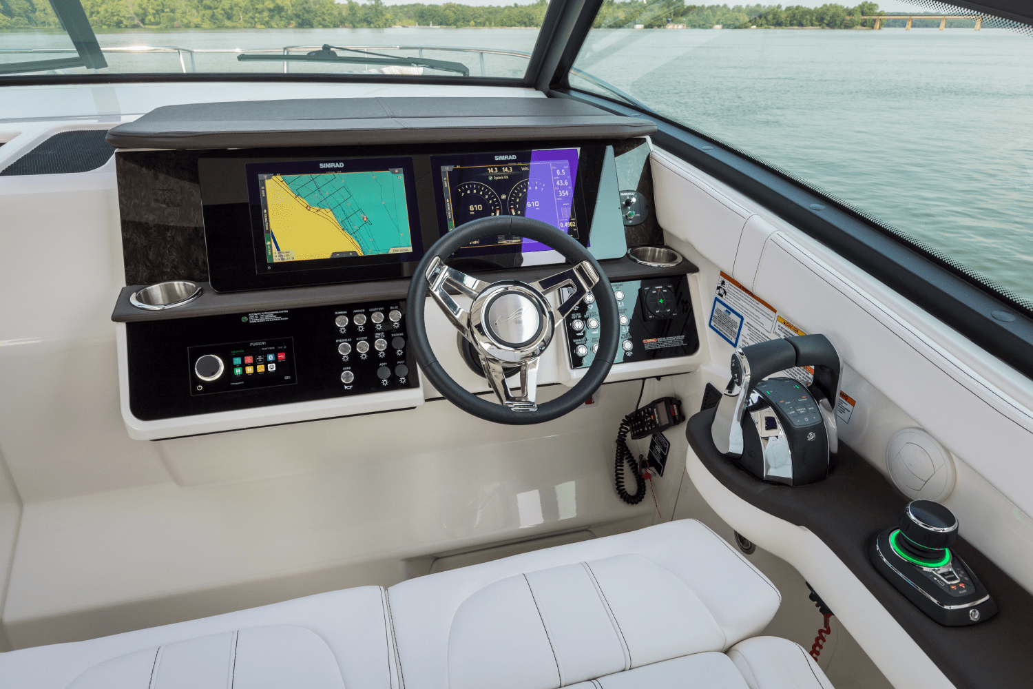 Slide: The Image of Sea Ray Sundancer 320 Outboard 2025 - 44