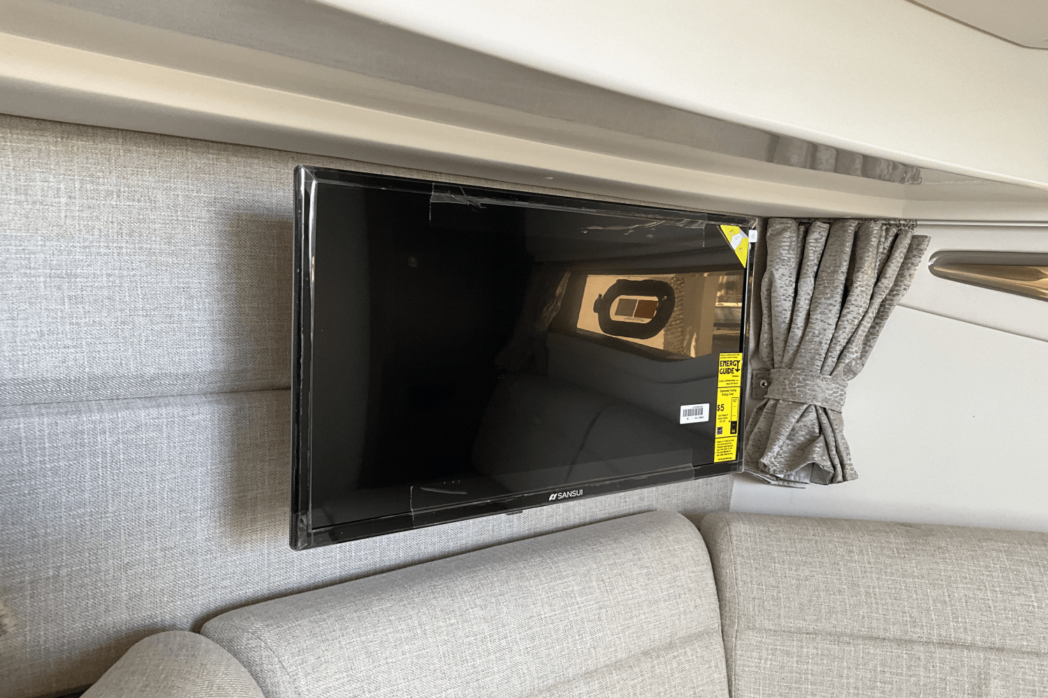 Slide: The Image of Sea Ray Sundancer 320 Outboard 2025 - 45