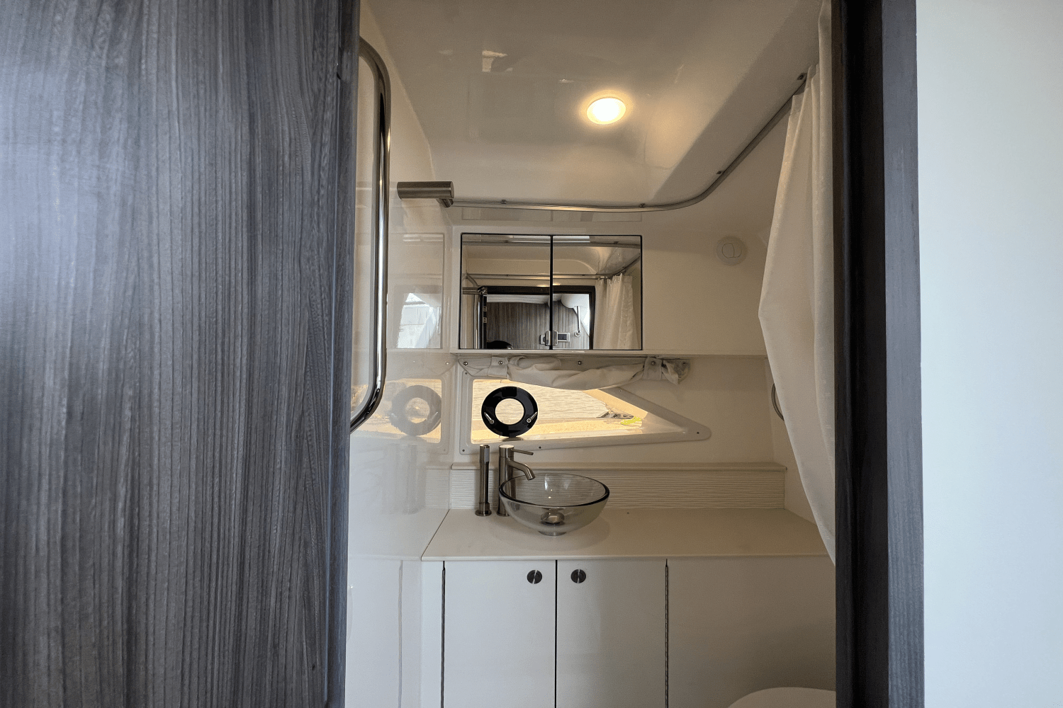 Slide: The Image of Sea Ray Sundancer 320 Outboard 2025 - 45
