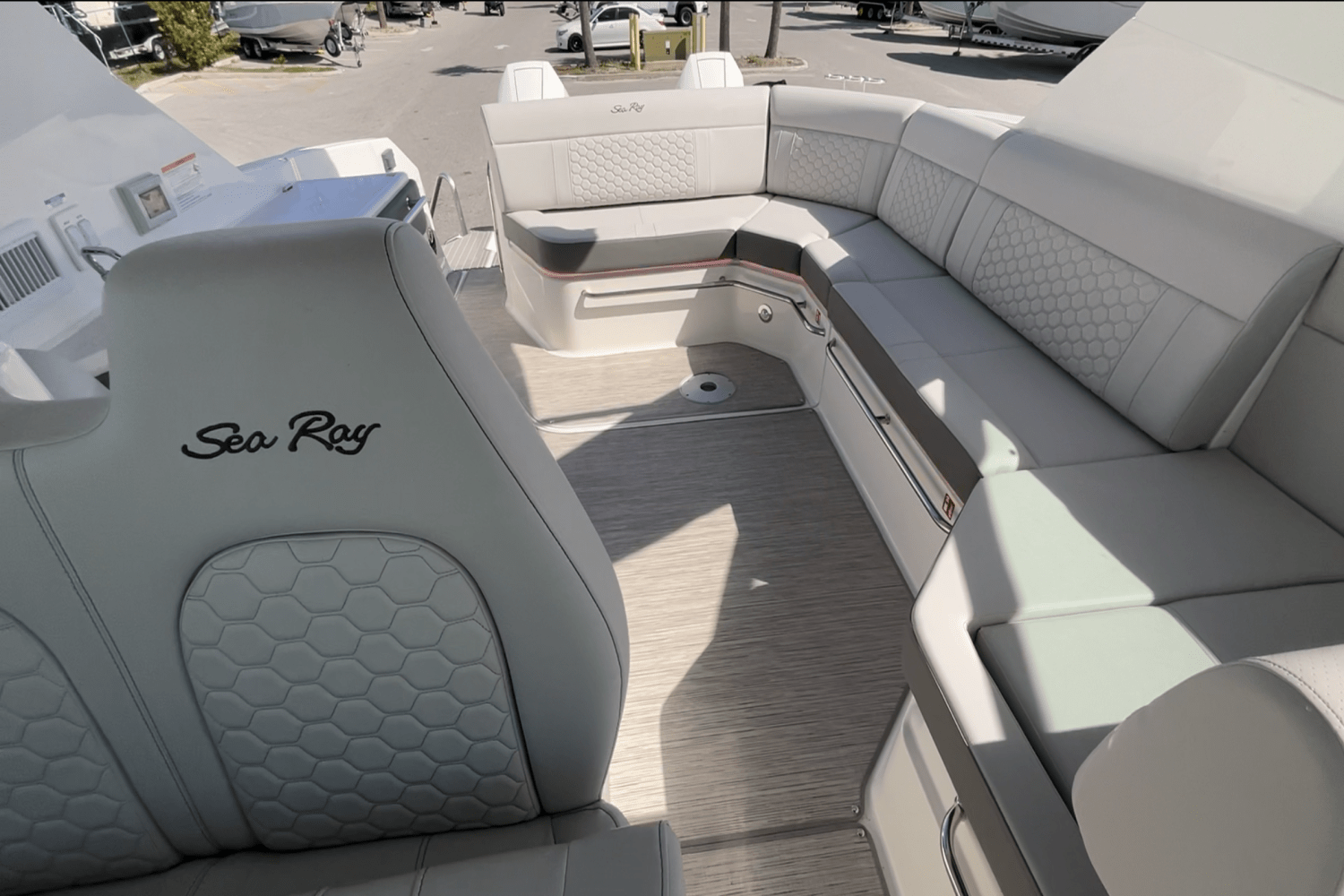 Slide: The Image of Sea Ray Sundancer 320 Outboard 2025 - 46