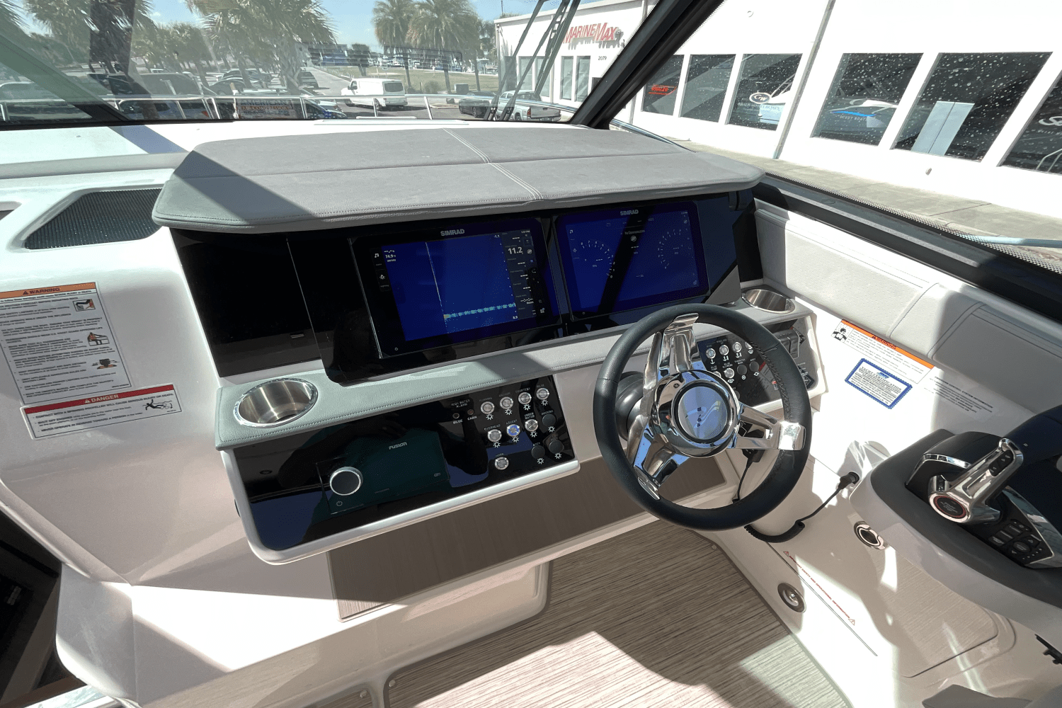 Slide: The Image of Sea Ray Sundancer 320 Outboard 2025 - 47