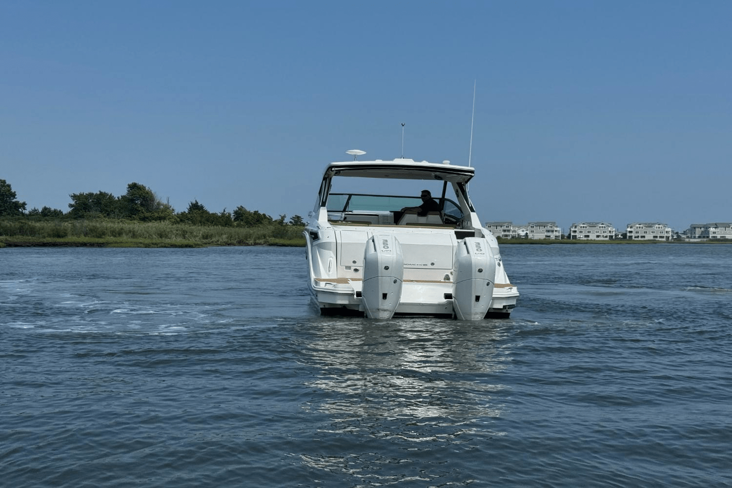 Slide: The Image of Sea Ray Sundancer 320 Outboard 2025 - 5
