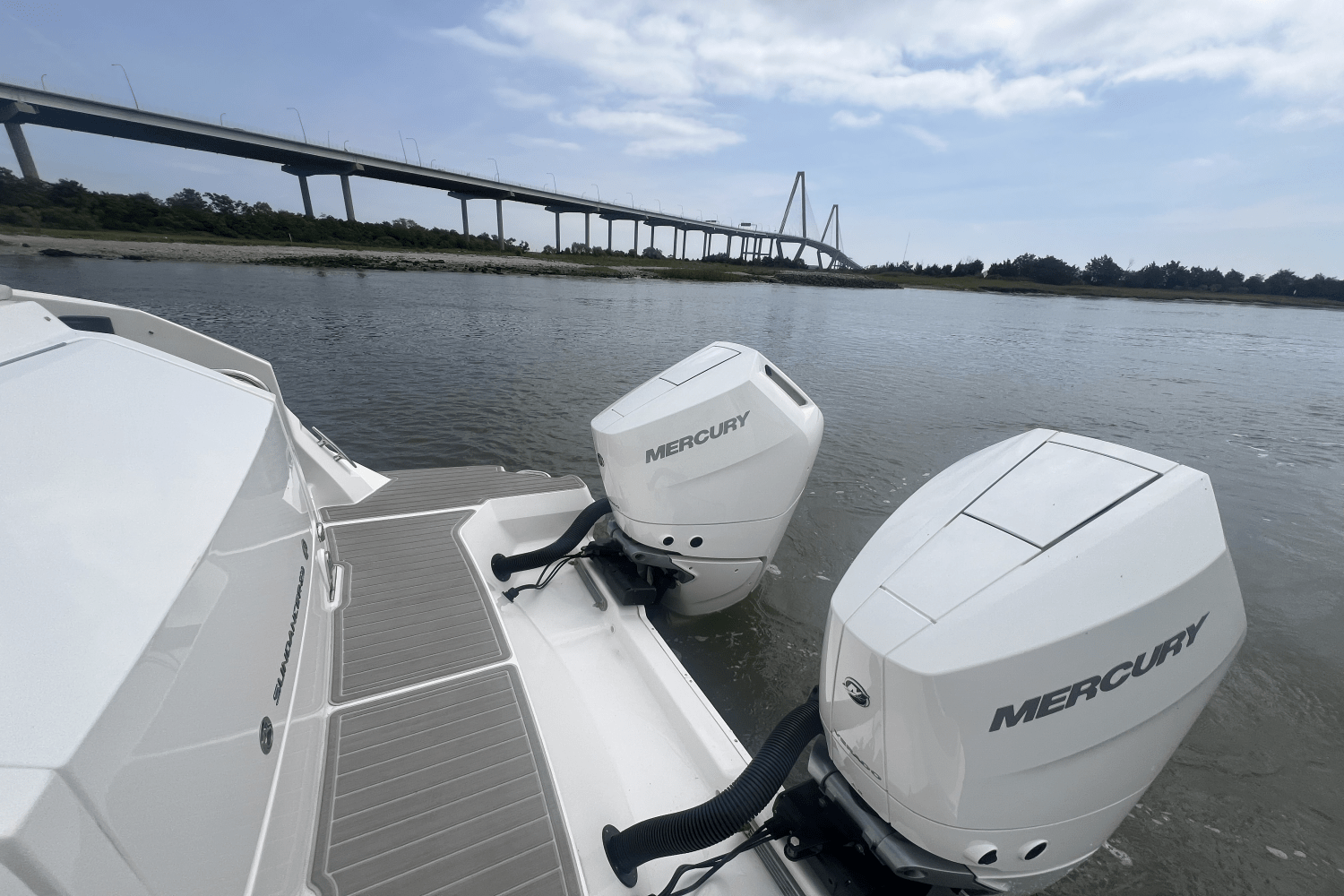 Slide: The Image of Sea Ray Sundancer 320 Outboard 2025 - 8