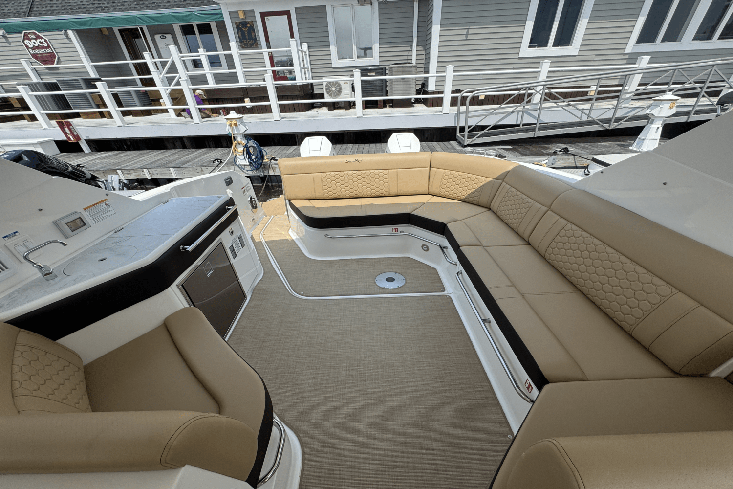 Slide: The Image of Sea Ray Sundancer 320 Outboard 2025 - 8