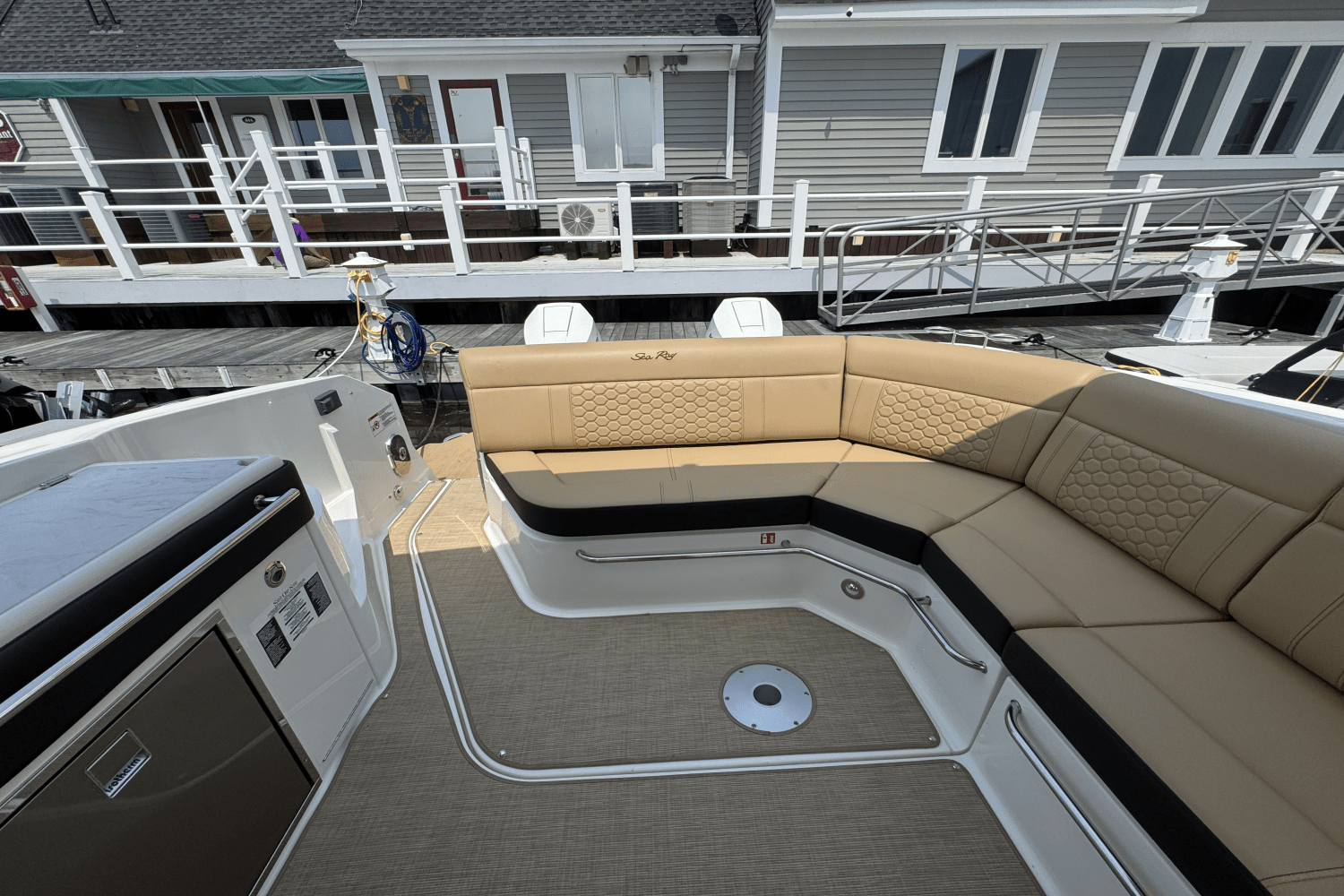 Slide: The Image of Sea Ray Sundancer 320 Outboard 2025 - 9