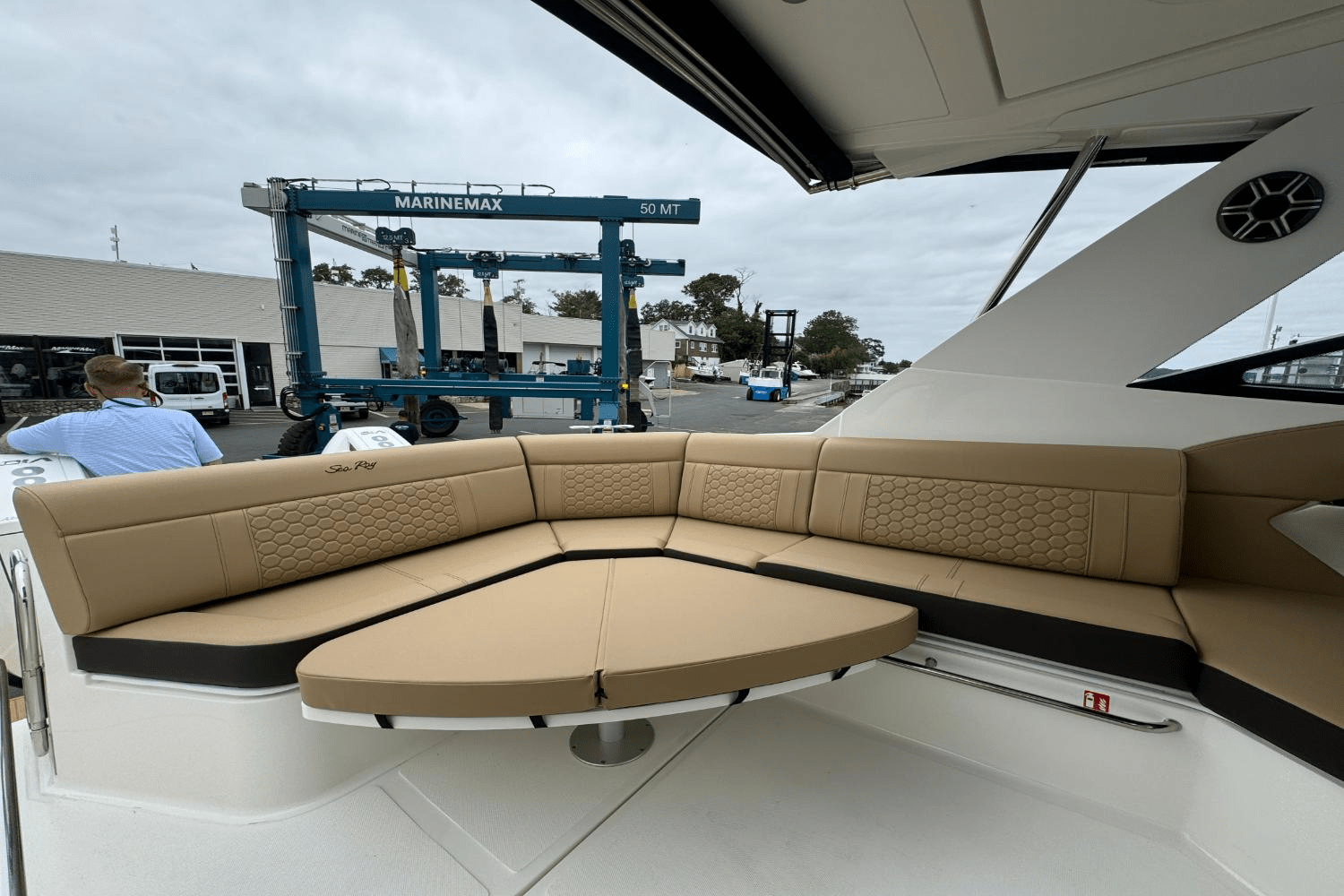 Slide: The Image of Sea Ray Sundancer 320 Outboard 2026 - 10